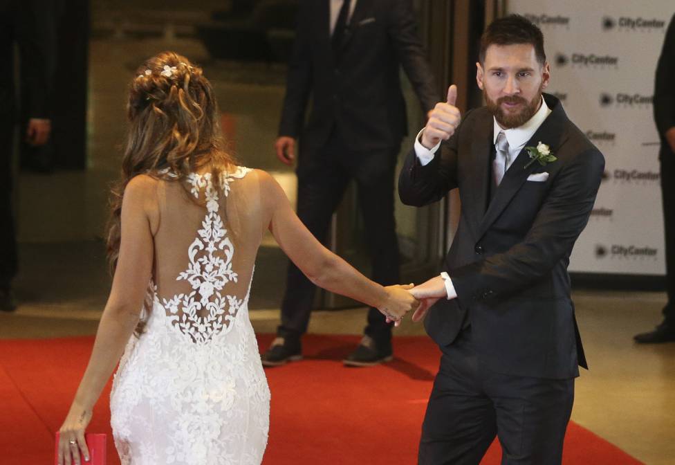 Messi Marries Childhood Sweetheart As Com