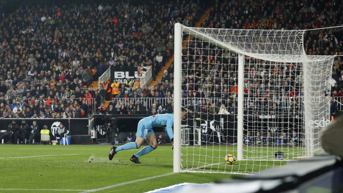 Valencia 1 1 Barcelona Laliga Goals As It Happened Match Report