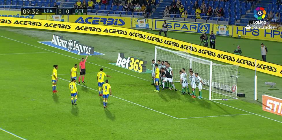 That Indirect Free Kick At The Start Of The Las Palmas Betis Game As Com