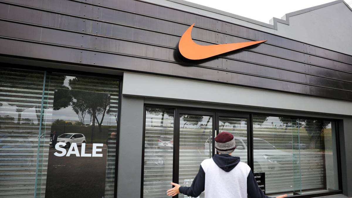 nike store trashed by black ppl