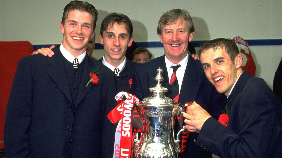 Eric Harrison Mentor To Manchester United S Class Of 92 Passes Away Aged 81 As Com