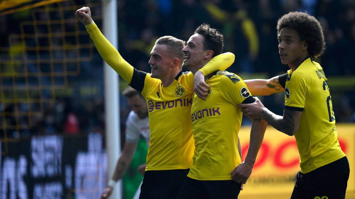 Bayern Munich Dortmund Take Bundesliga Race To Final Day As Com