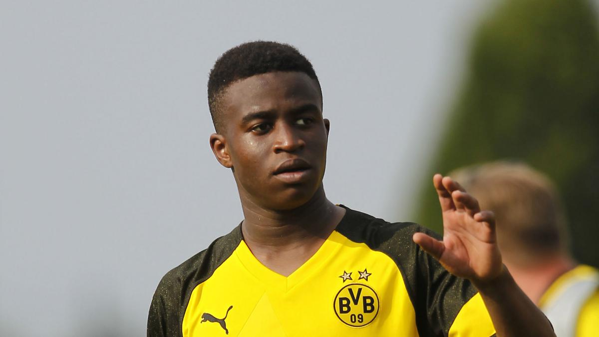 Borussia Dortmund 14-year-old Youssoufa Moukoko becomes UEFA Youth League's  youngest scorer - AS.com