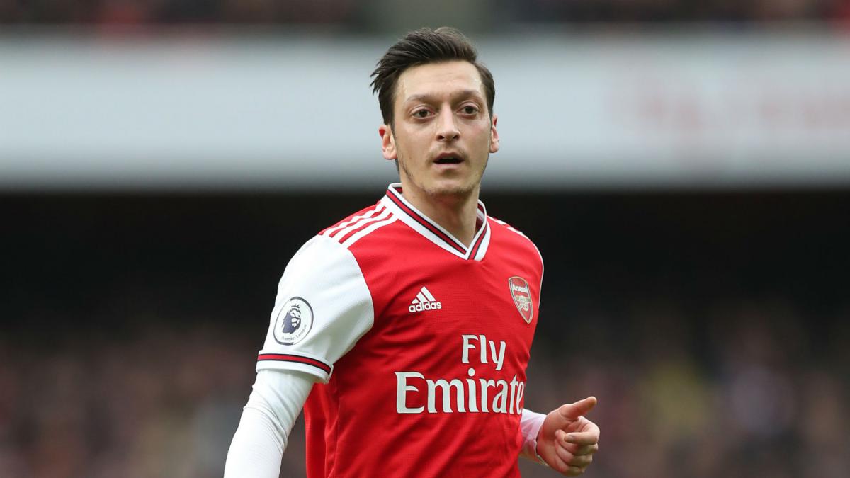 Arteta axes Mesut Ozil from Arsenal's Premier League squad - AS.com